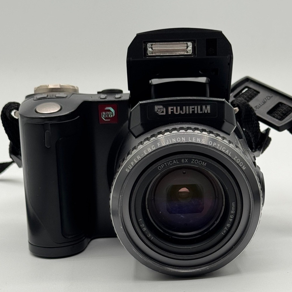 Fujifilm FinePix 6900Z Digital Camera 6x Optical Zoom Super CCD Black W/ Battery